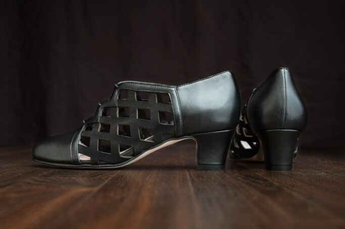 Comfortable heels, soft leather shoes, international shipping, elegant and effortless shoes