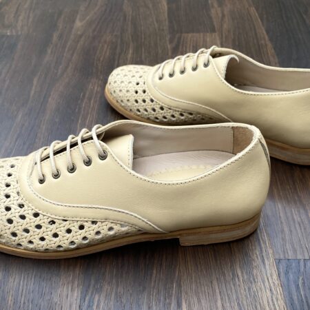 leather shoe, beige, blue, black , sustainable production, worldwide shipping