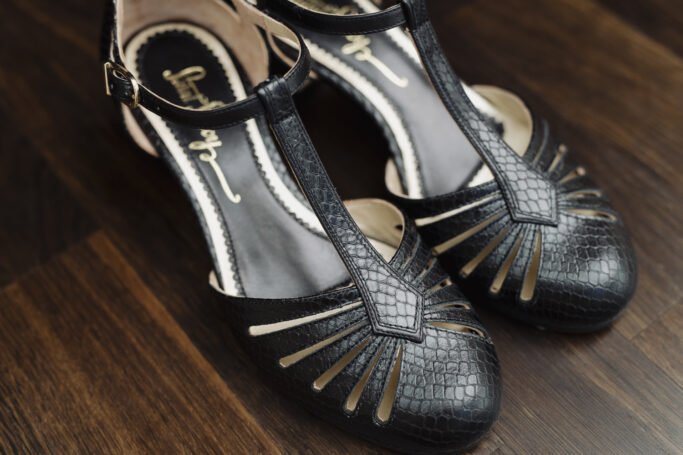 Ladies Leather Retro Shoes Snakeprint Black