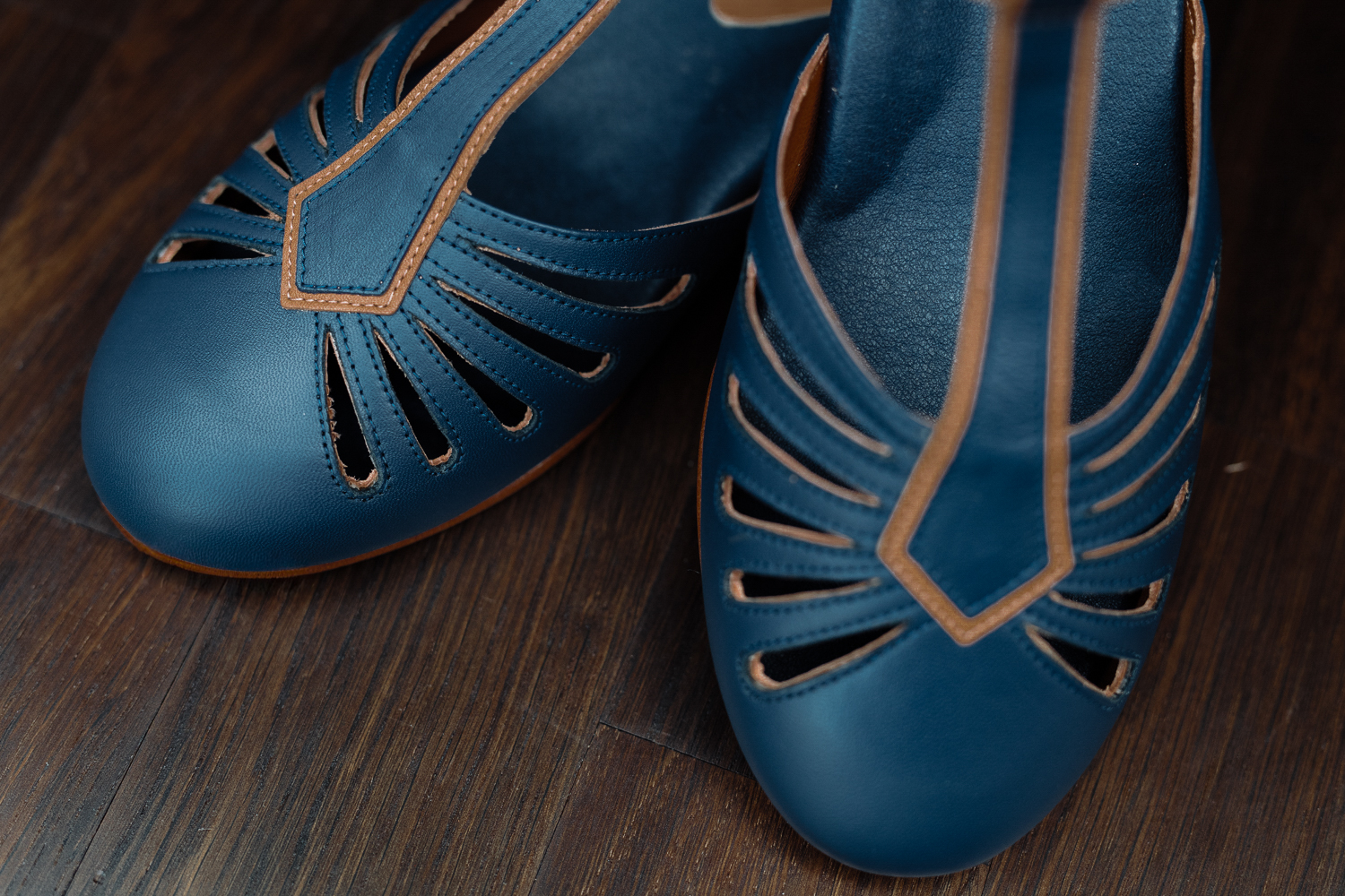 Comfortable and stylish flats with arch support and padded footbed. Retro elegant and great for dancing