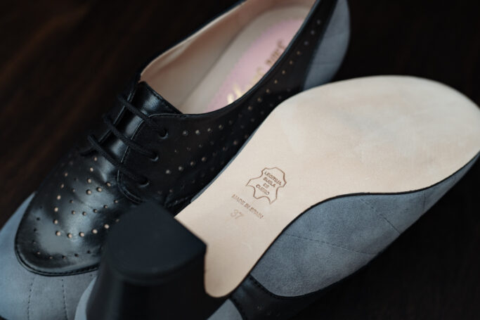 Vintage reproduction ladies mid heel shoes. soft padded footbed, leather, leather sole, handmade