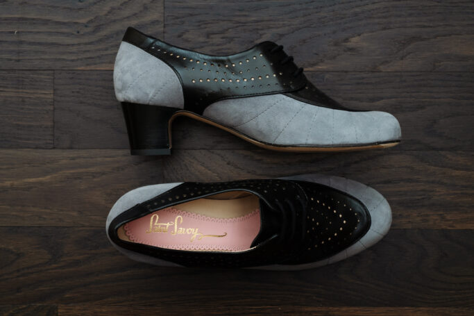 Vintage reproduction ladies mid heel shoes. soft padded footbed, leather, leather sole, handmade