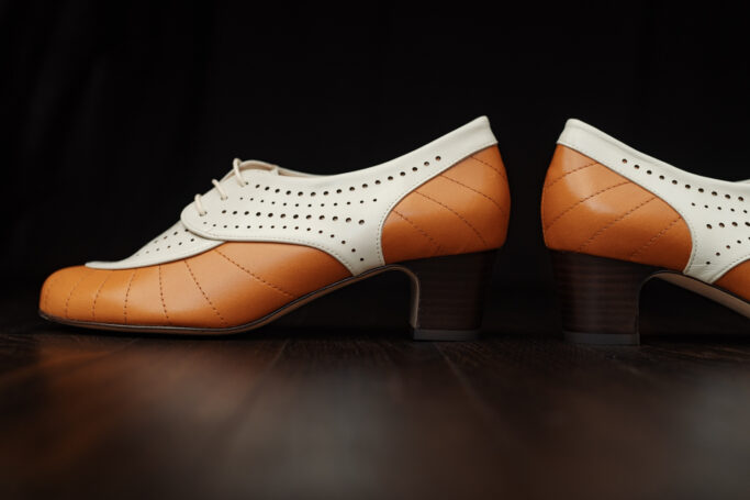 Two Tone vintage style shoes for ladies, comfortable fit, soft leather, wide base low heel