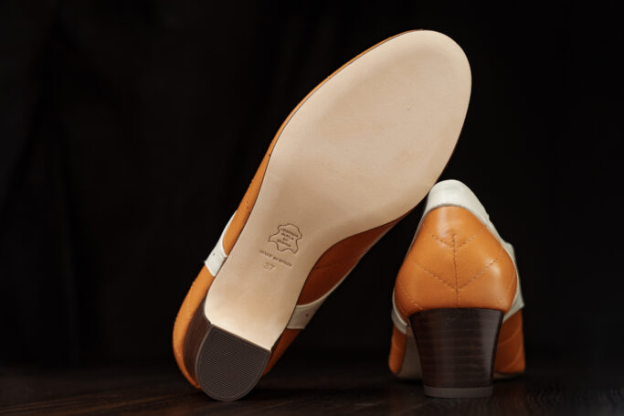 Two Tone vintage style shoes for ladies, comfortable fit, soft leather, wide base low heel