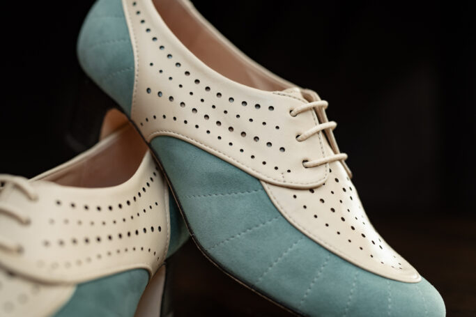 Two Tone vintage style shoes for ladies, comfortable fit, soft leather, wide base low heel