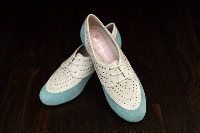 Two Tone vintage style shoes for ladies, comfortable fit, soft leather, wide base low heel