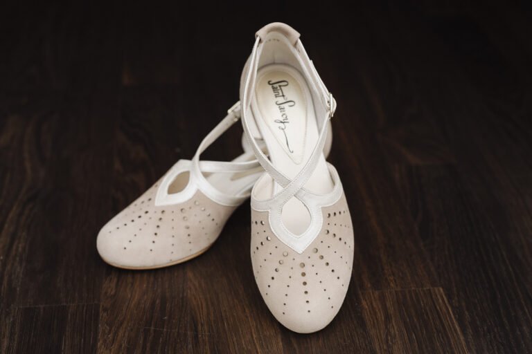 Vintage Retro Shoe CINEMA Parfum Beige Metallic