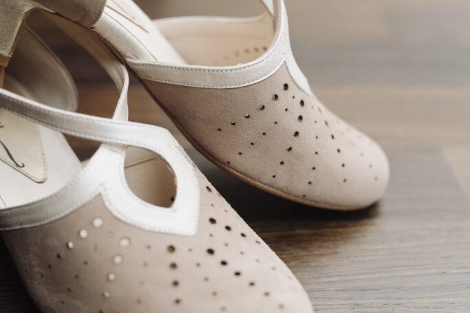 Vintage Retro Shoe CINEMA Parfum Beige Metallic