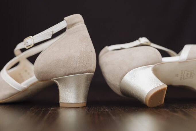 Vintage Retro Shoe CINEMA Parfum Beige Metallic