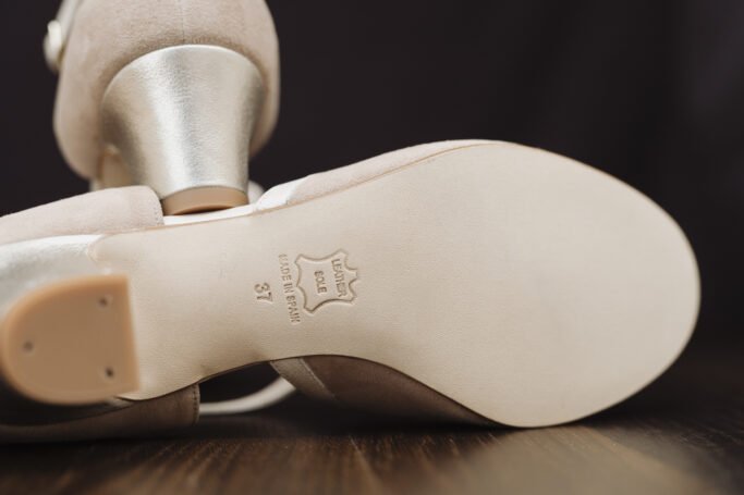 Vintage Retro Shoe CINEMA Parfum Beige Metallic