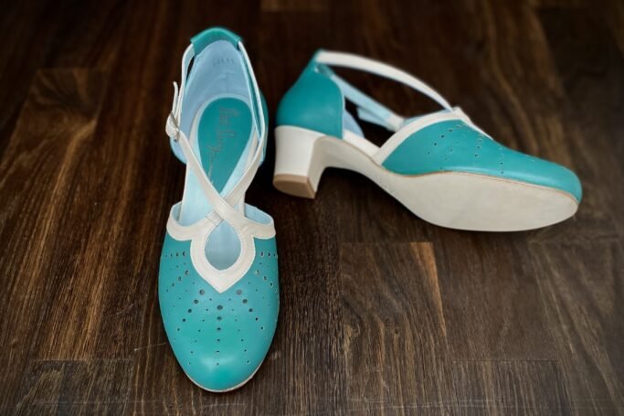 Vintage Shoe Cinema Derby green cream