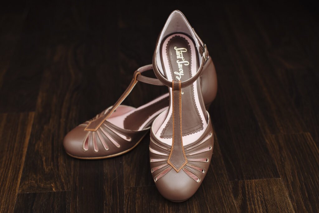 RIVIERA Chocolat, brown mid heel vintage shoe
