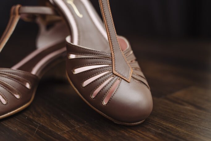RIVIERA Chocolat, brown mid heel vintage shoe