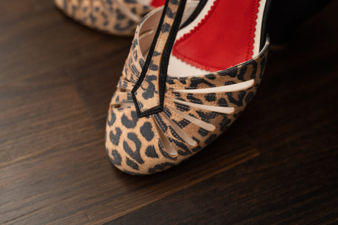 Retro style ladies shoes made in Europe leather Leo print