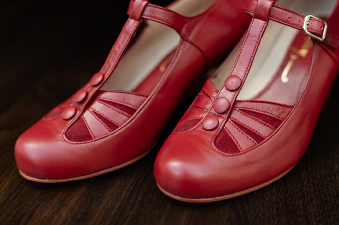 Leather vintage recreation shoes, heels red 5cm heels