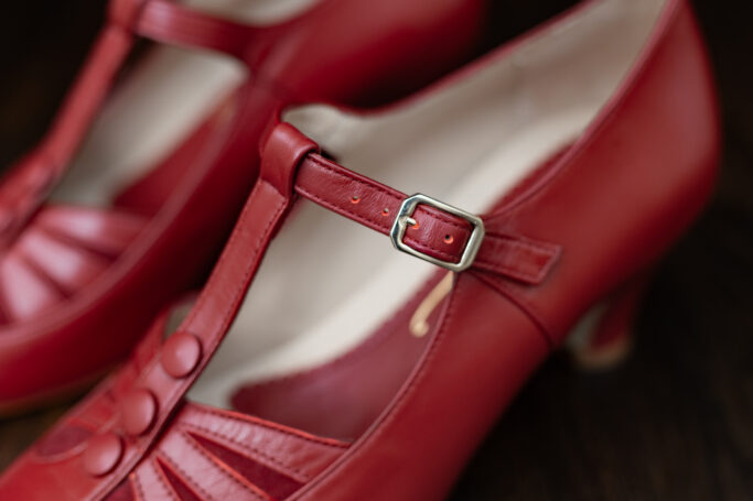 Leather vintage recreation shoes, heels red 5cm heels