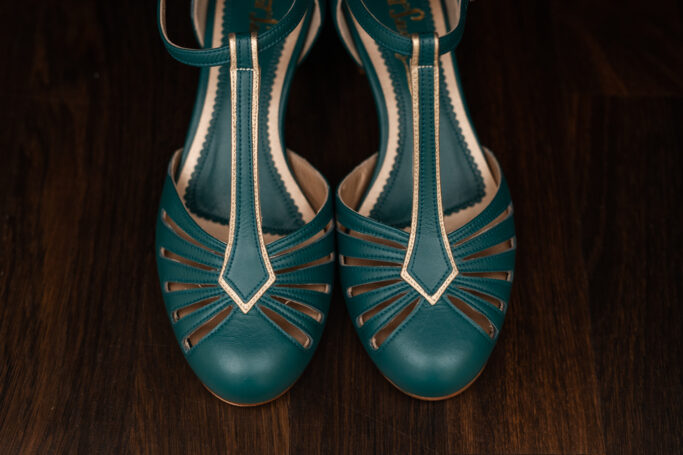 Dark green and gold ladies shoes, dance shoes, swing shoes, retro style, vintage style.