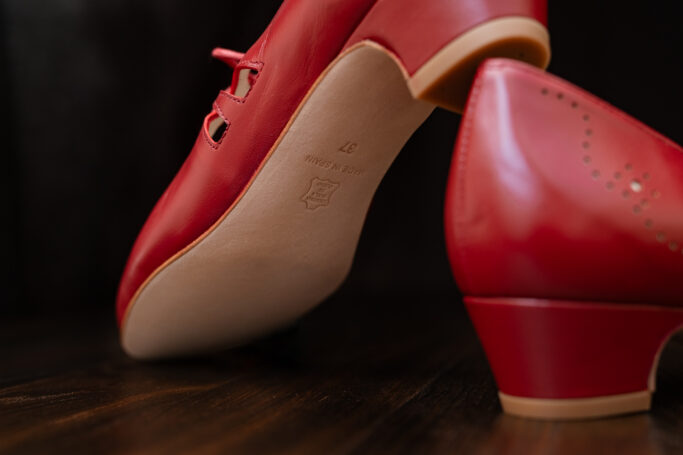 Retro shoes with short heels, soft padded footbed, ethical production, hand made in Europe, Worldwide shipping