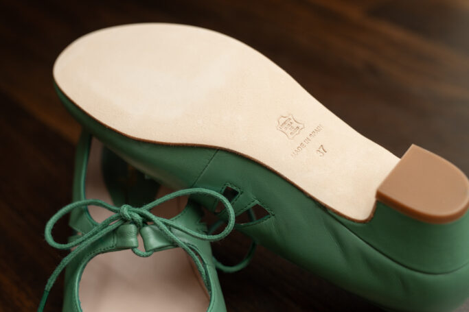 worldwide shipping, wide fit, handmade, padded insole, leather sole