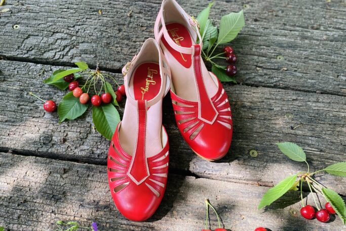 Vintage shoe for dancing and outdoor wear, full leather, sustainably produced in Spain, Worldwide shipping, Small business