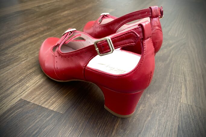 elegant ladies shoes with orthopedic fit. barefoot shoes fit, wide toe box, with and length individual