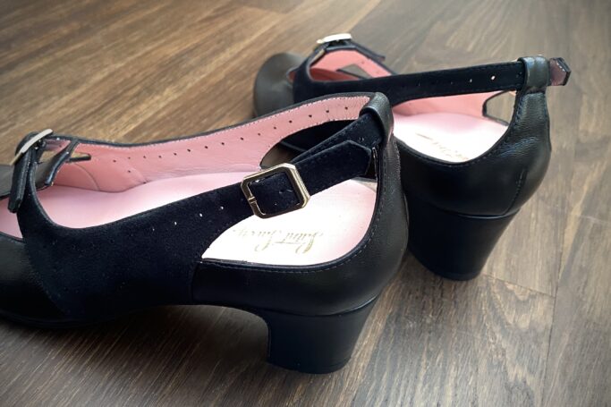 Comfortable vintage style shoes, dance shoes, retro shoes, lindy hop, balboa, ladies shoes, wide feet, soft leather