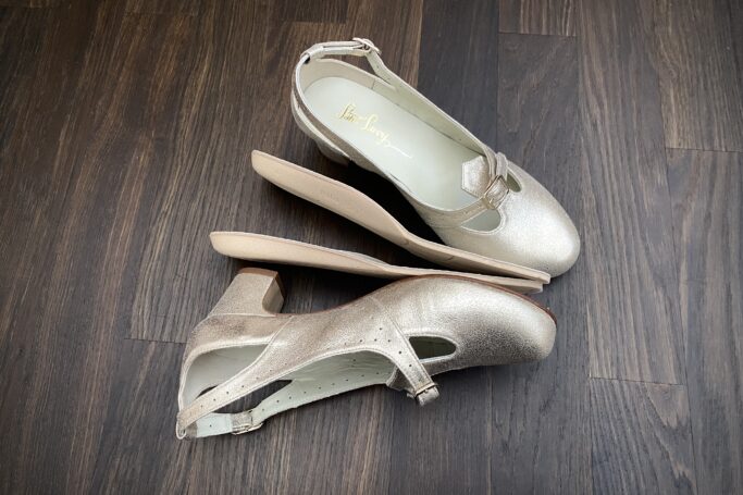 MODULORA shoes for wider feet, removable insoles, orthotics, adaptable sizing