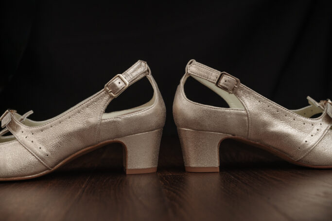 MODULORA shoes for wider feet, removable insoles, orthotics, adaptable sizing