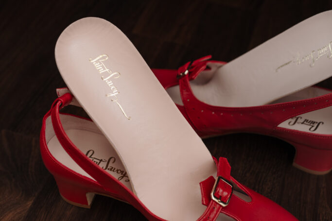 MODULORA shoes for wider feet, removable insoles, orthotics, adaptable sizing, barefoot shoes with heels