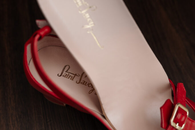 MODULORA shoes for wider feet, removable insoles, orthotics, adaptable sizing, barefoot shoes with heels