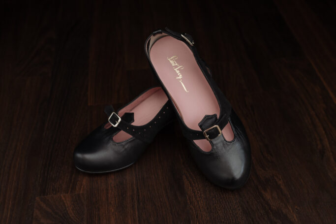elegant ladies shoes with orthopedic fit. barefoot shoes fit, wide toe box, with and length individual, anatomic shoes