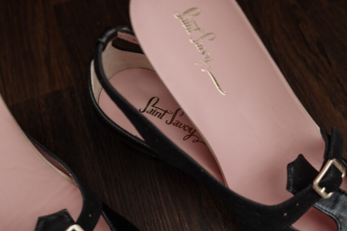 MODULORA shoes for wider feet, removable insoles, orthotics, adaptable sizing, barefoot shoes with heels