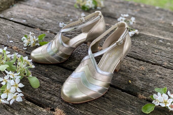 Gold leather shoes silver leather shoes, elegant and feminine timeless style shoes, woldwide shipping