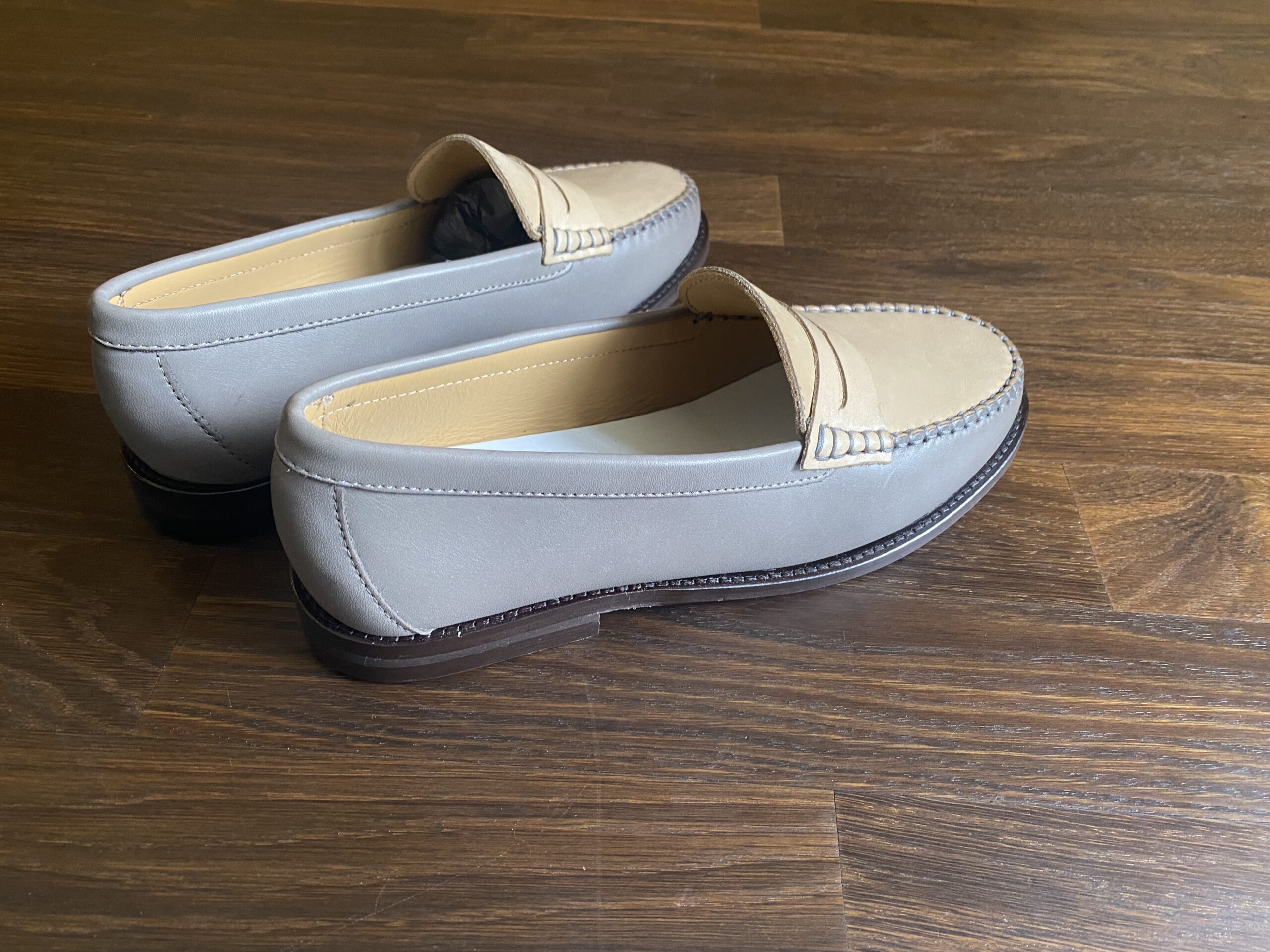 Dance shoes, ladies shoes. mens shoes, comfortable flat shoes, timess style, retro style, vintage style Soft Loafer, Penny Loafer, Weejuns, College Shoes, Slippers, Leather, unisex shoes
