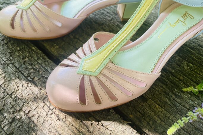 Handmade with ethically sourced European components in Spain. Worldwide shipping from Austria. Comfort shoes