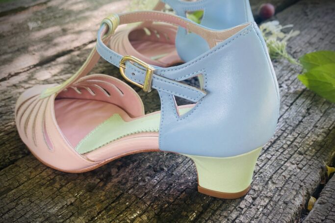 Handmade with ethically sourced European components in Spain. Worldwide shipping from Austria. Comfort shoes