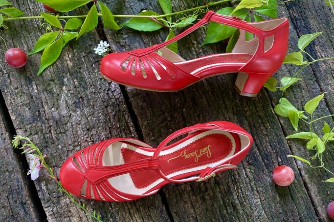Handmade with ethically sourced European components in Spain. Worldwide shipping from Austria