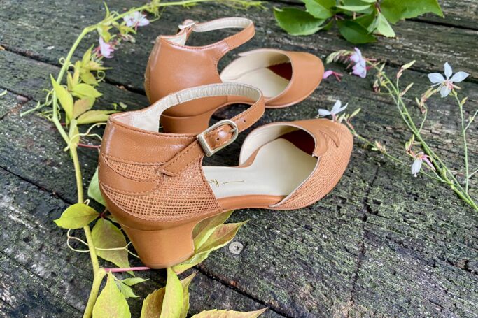 Brown and brass gold metallic womens shoes, mid heel, retro style