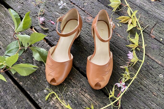 Leather ladies shoes, made in Europe, comfortable fit, wide heel, padded footbed