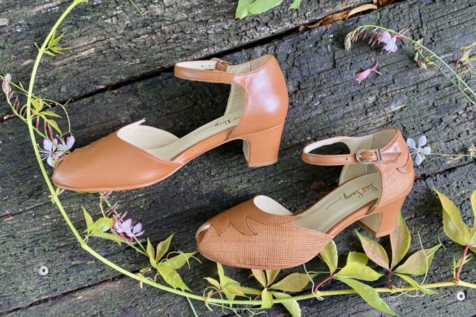 Leather ladies shoes, made in Europe, comfortable fit, wide heel, padded footbed