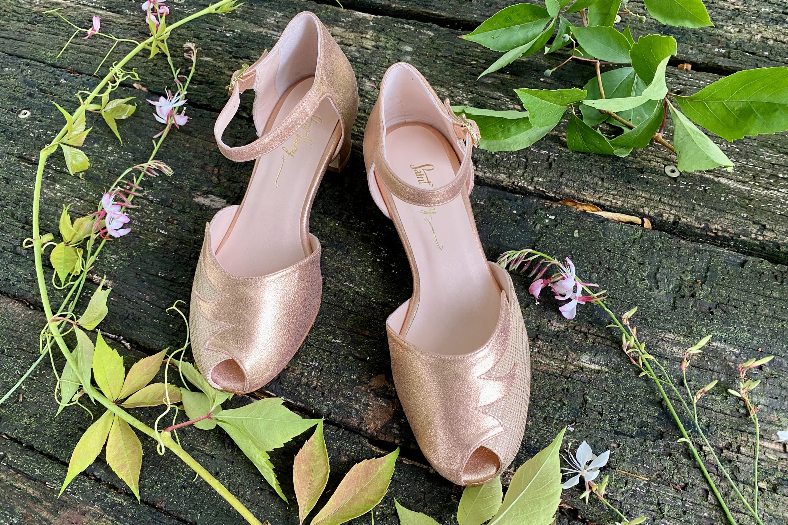 Worldwide shipping, 1940s style, 1930s style, 1950s style, wedding shoes, bridal shoes, Leather ladies shoes, made in Europe, comfortable fit, wide heel, padded footbed