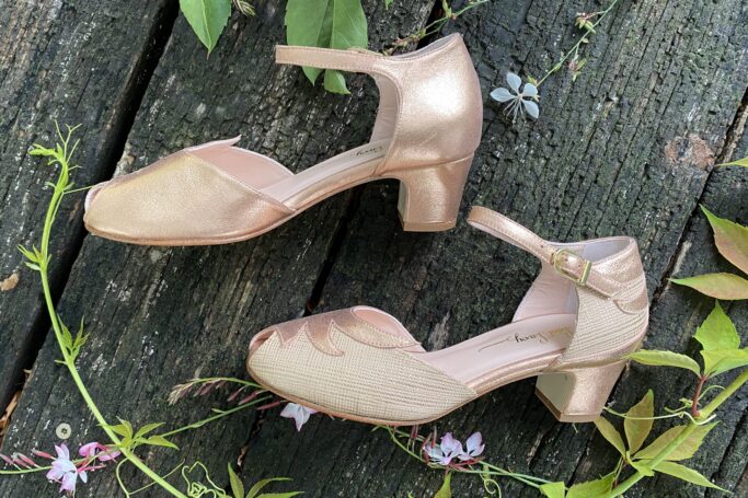 Worldwide shipping, 1940s style, 1930s style, 1950s style, wedding shoes, bridal shoes, Leather ladies shoes, made in Europe, comfortable fit, wide heel, padded footbed